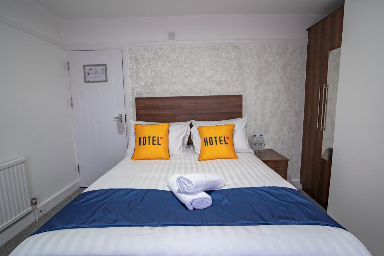 Oyo Brunel Hotel Uxbridge Exterior photo