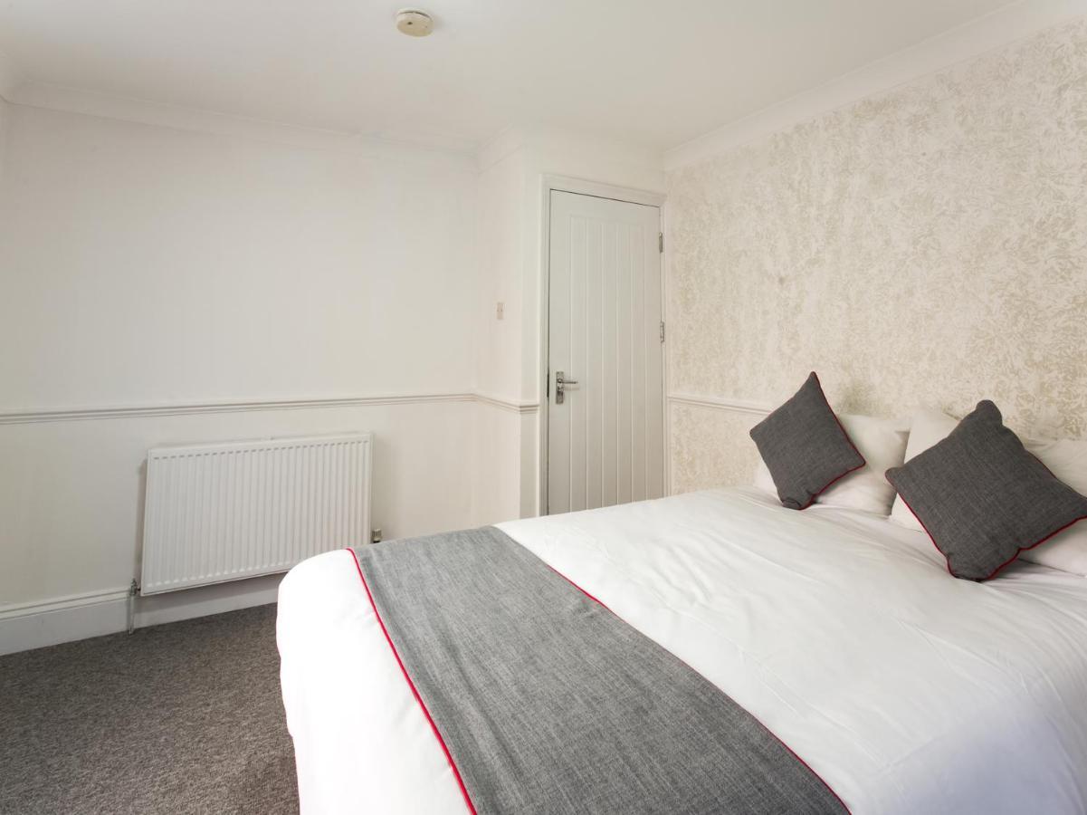 Oyo Brunel Hotel Uxbridge Exterior photo