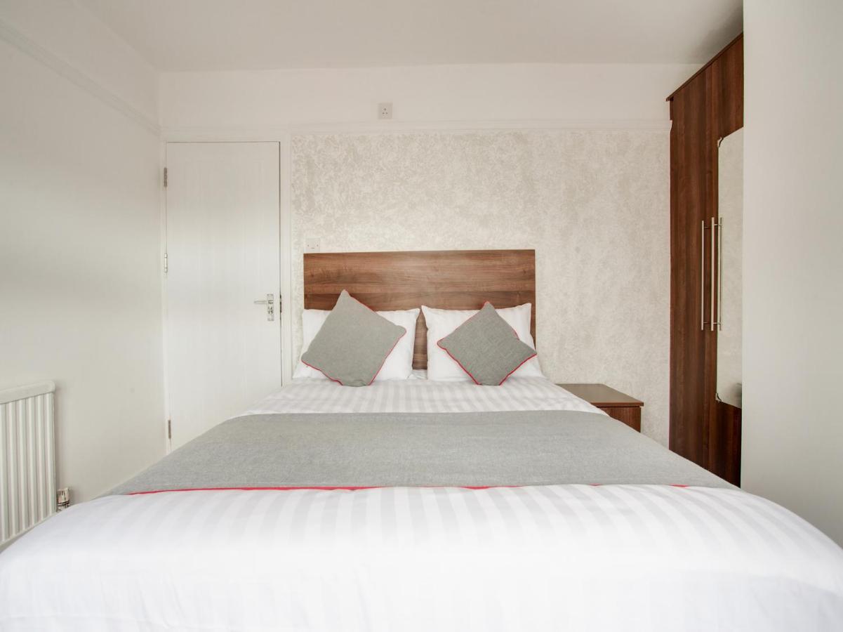 Oyo Brunel Hotel Uxbridge Exterior photo